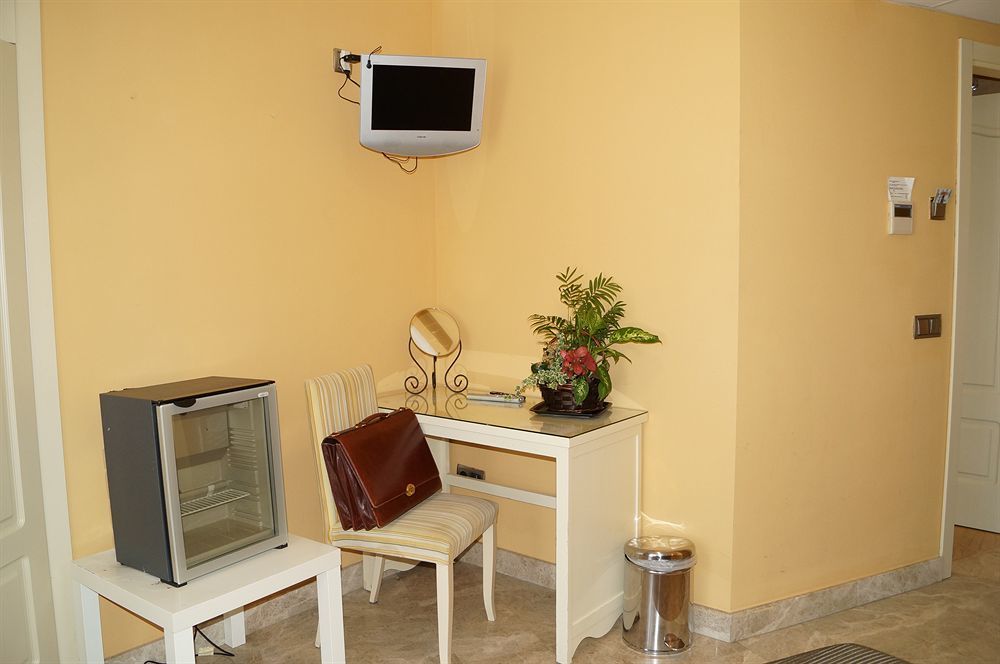 Caballero Errante Madrid Extérieur photo